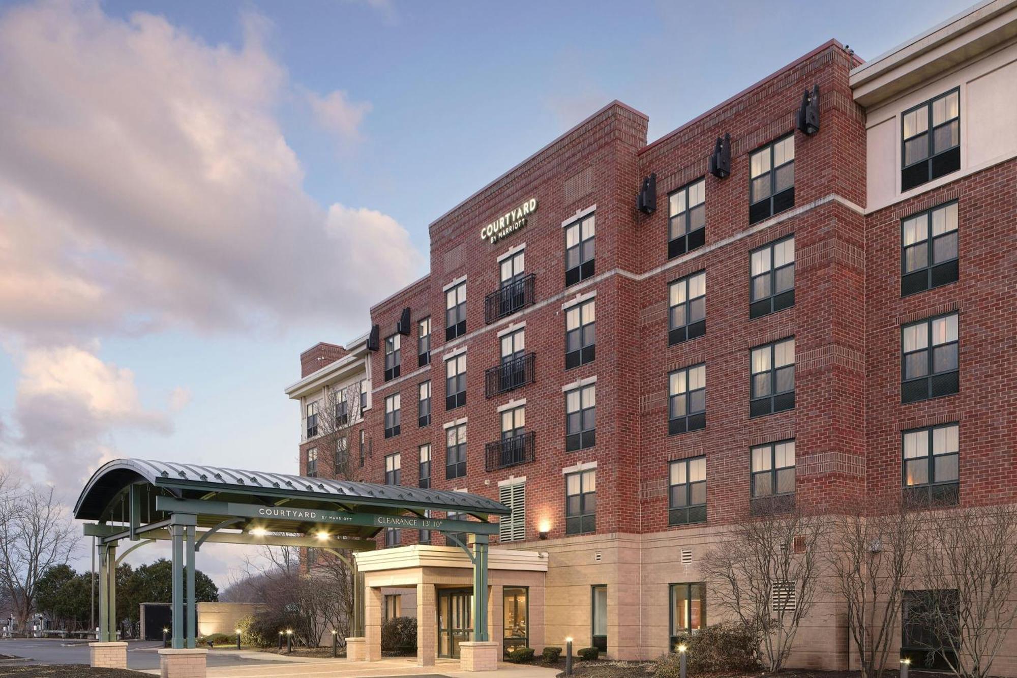 Courtyard by Marriott Saratoga Springs Hotell Exteriör bild