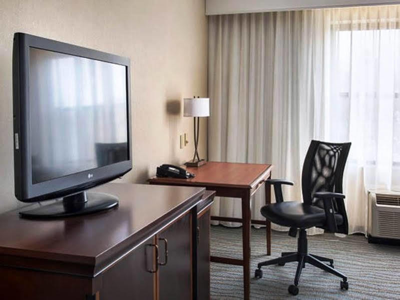 Courtyard by Marriott Saratoga Springs Hotell Exteriör bild